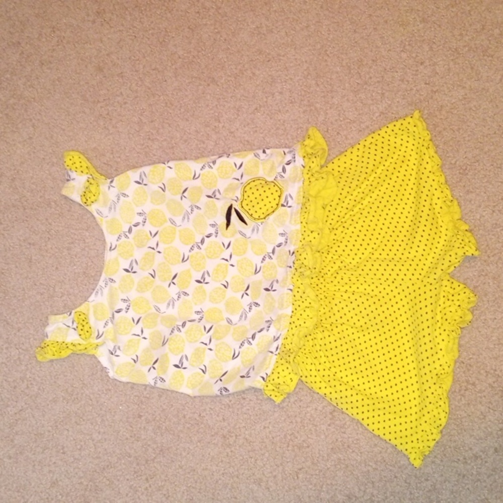 Girls 4T shirt and short combo yellow and black